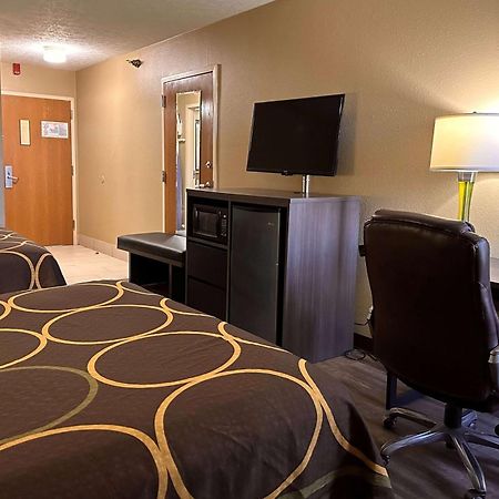 Super 8 By Wyndham Bellefontaine Hotel Exterior foto