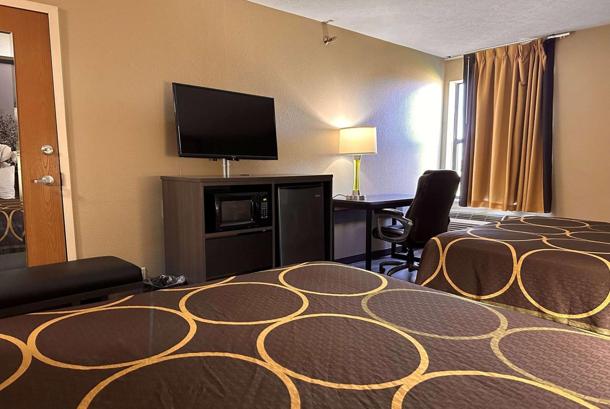 Super 8 By Wyndham Bellefontaine Hotel Exterior foto
