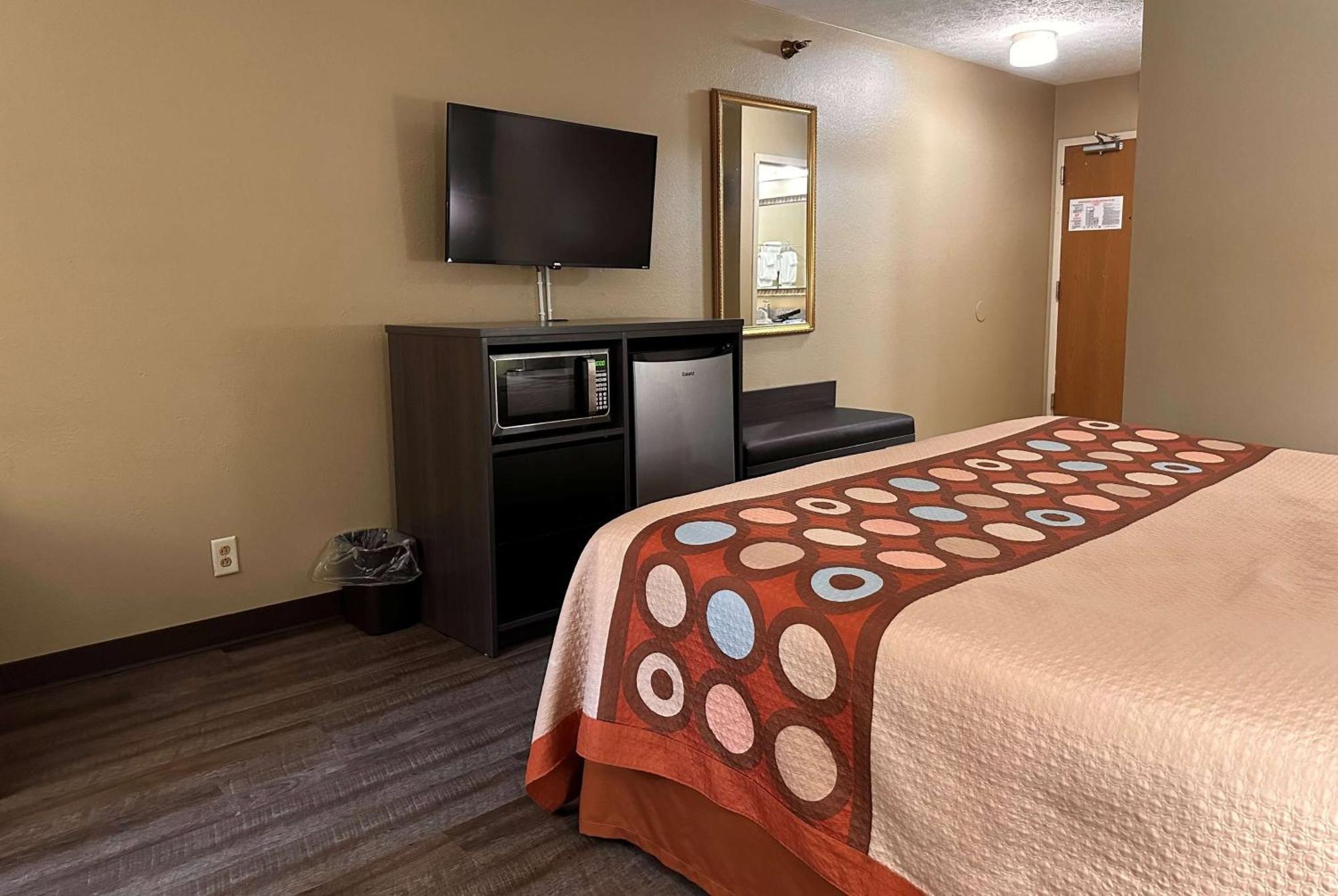 Super 8 By Wyndham Bellefontaine Hotel Exterior foto