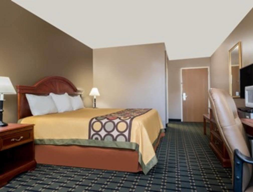 Super 8 By Wyndham Bellefontaine Hotel Exterior foto