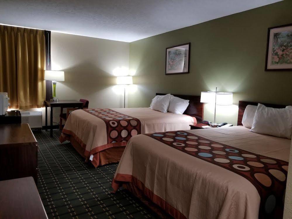 Super 8 By Wyndham Bellefontaine Hotel Exterior foto