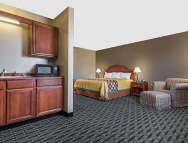 Super 8 By Wyndham Bellefontaine Hotel Exterior foto