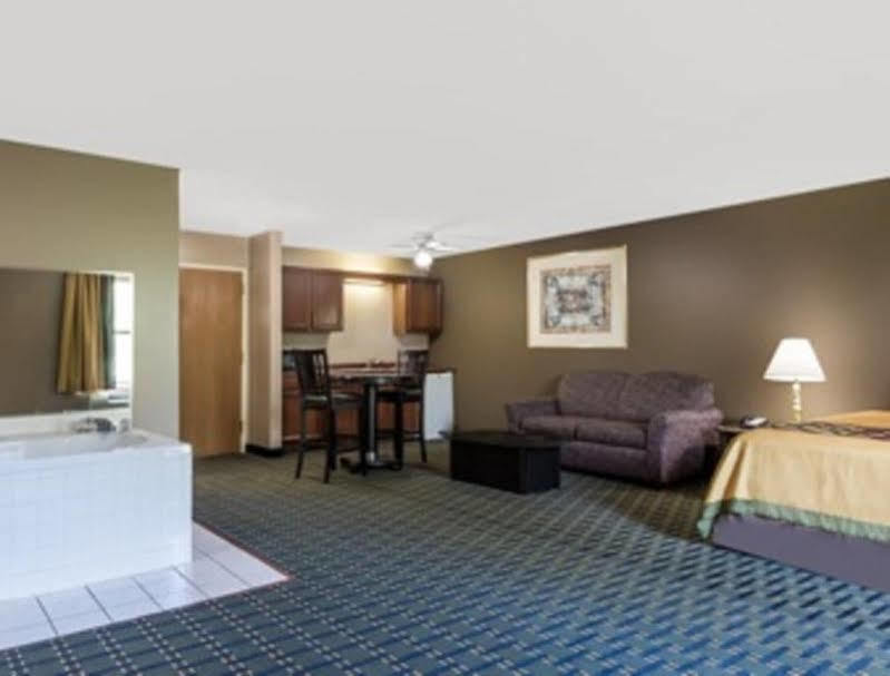 Super 8 By Wyndham Bellefontaine Hotel Exterior foto